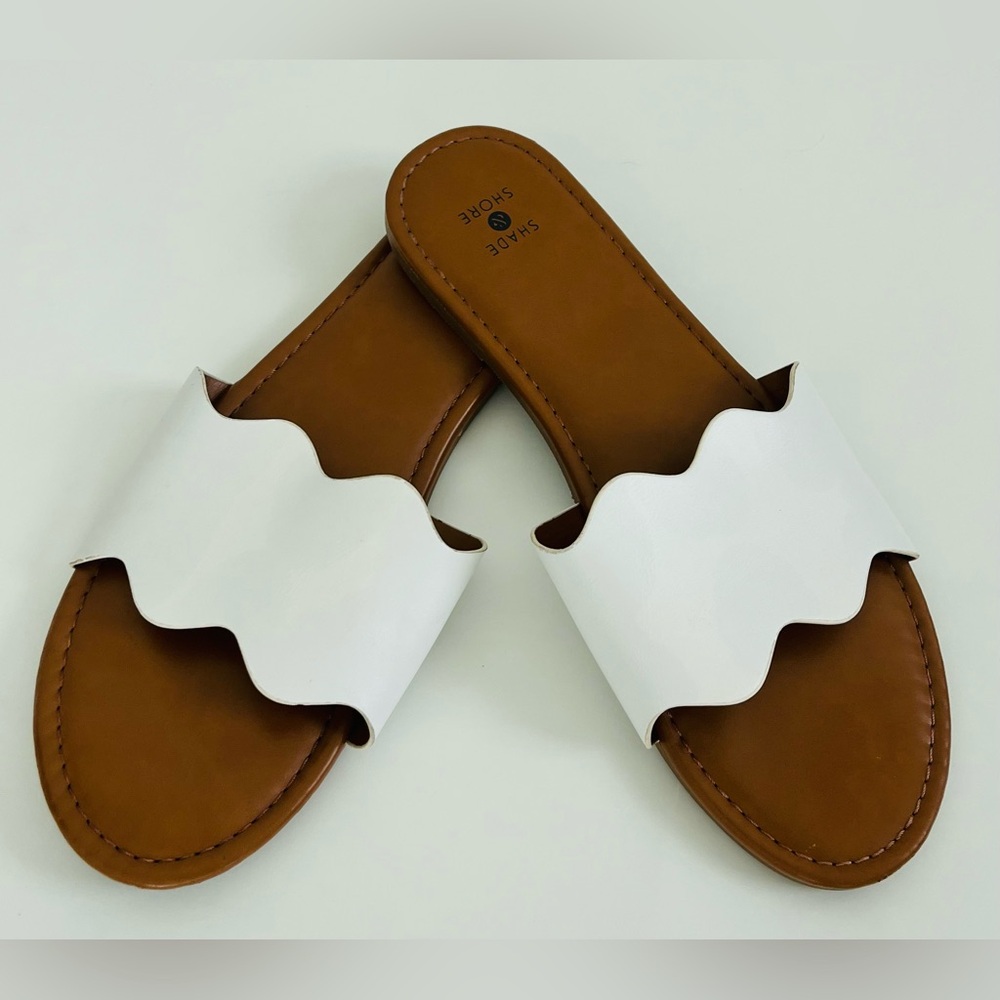 SHADE & SHORE Scalloped Slides Size 9